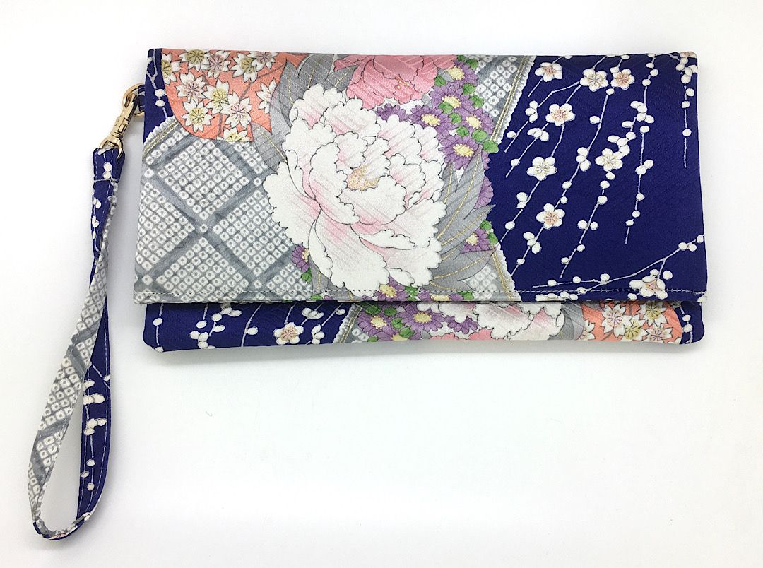 Kuukou Folding Wristlet Clutch 5309F