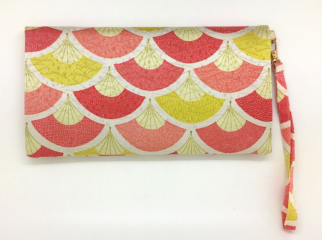 Kuukou Folding Wristlet Clutch 5286A