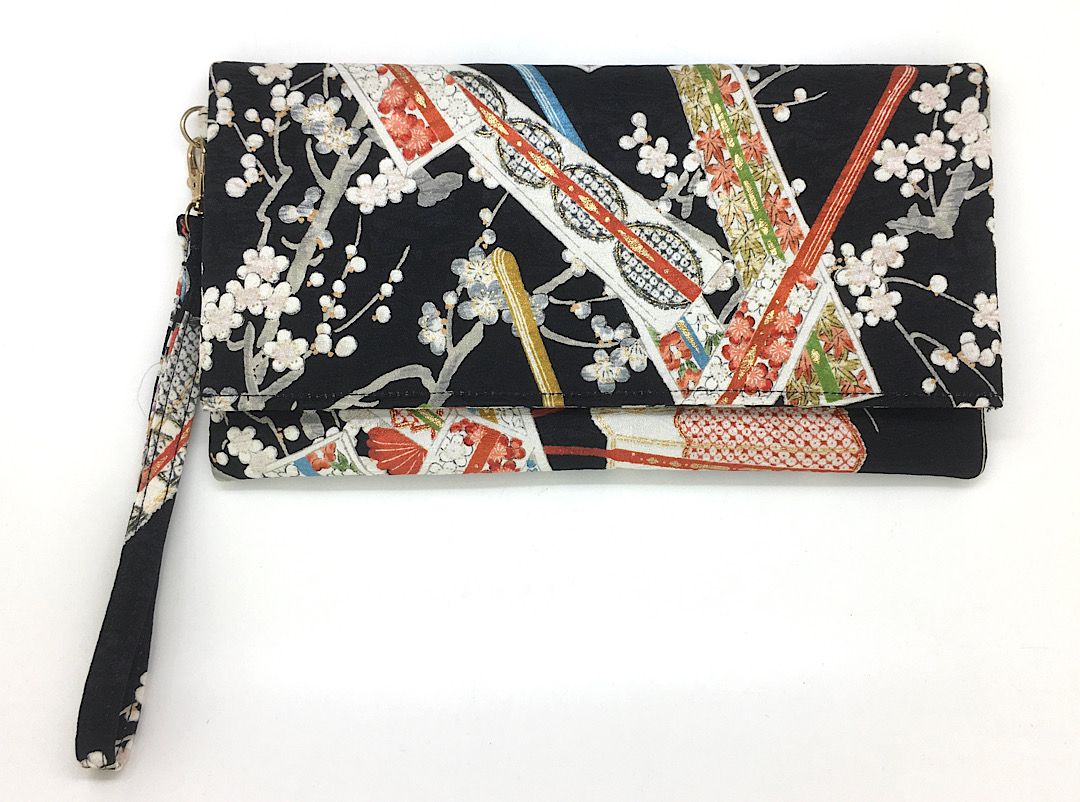Kuukou Folding Wristlet Clutch 5281M