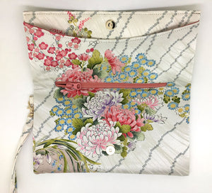 Kuukou Folding Wristlet Clutch 5770G