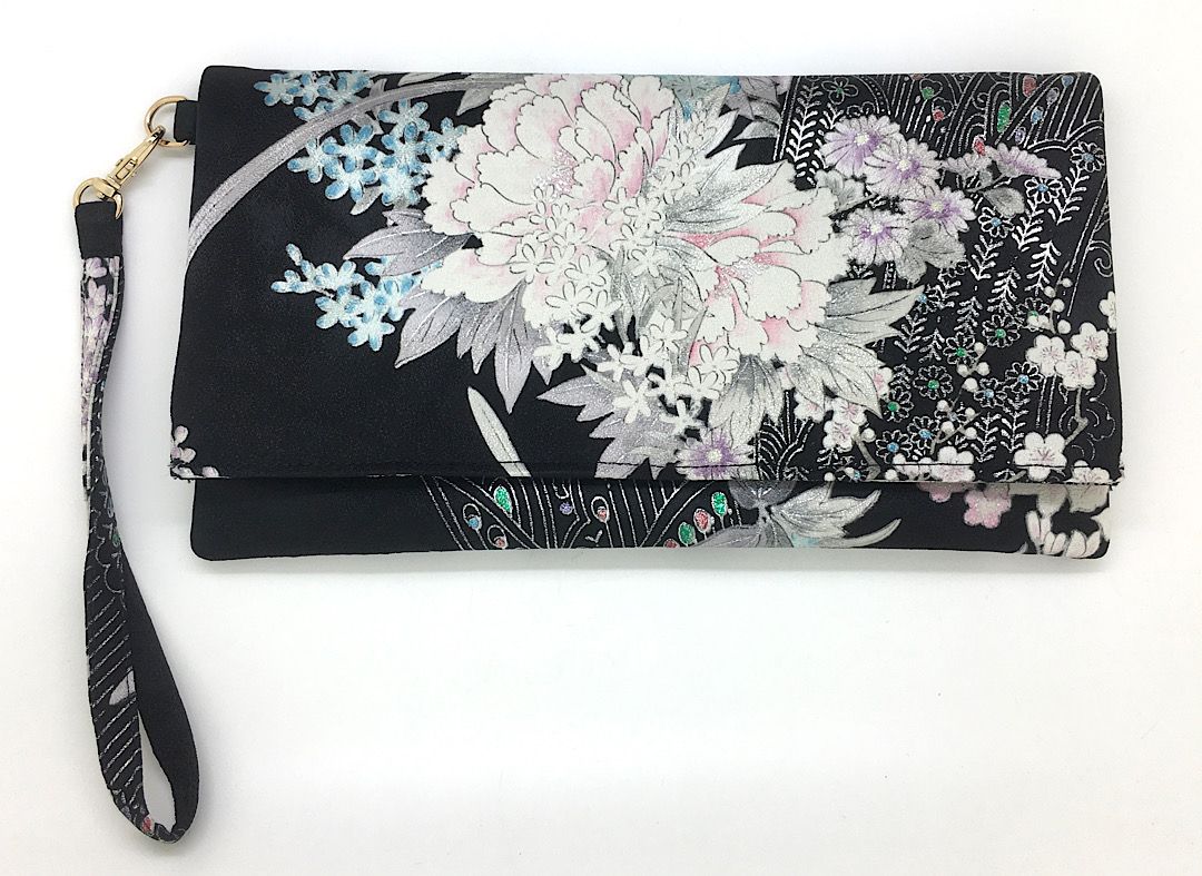 Kuukou Folding Wristlet Clutch 5543L