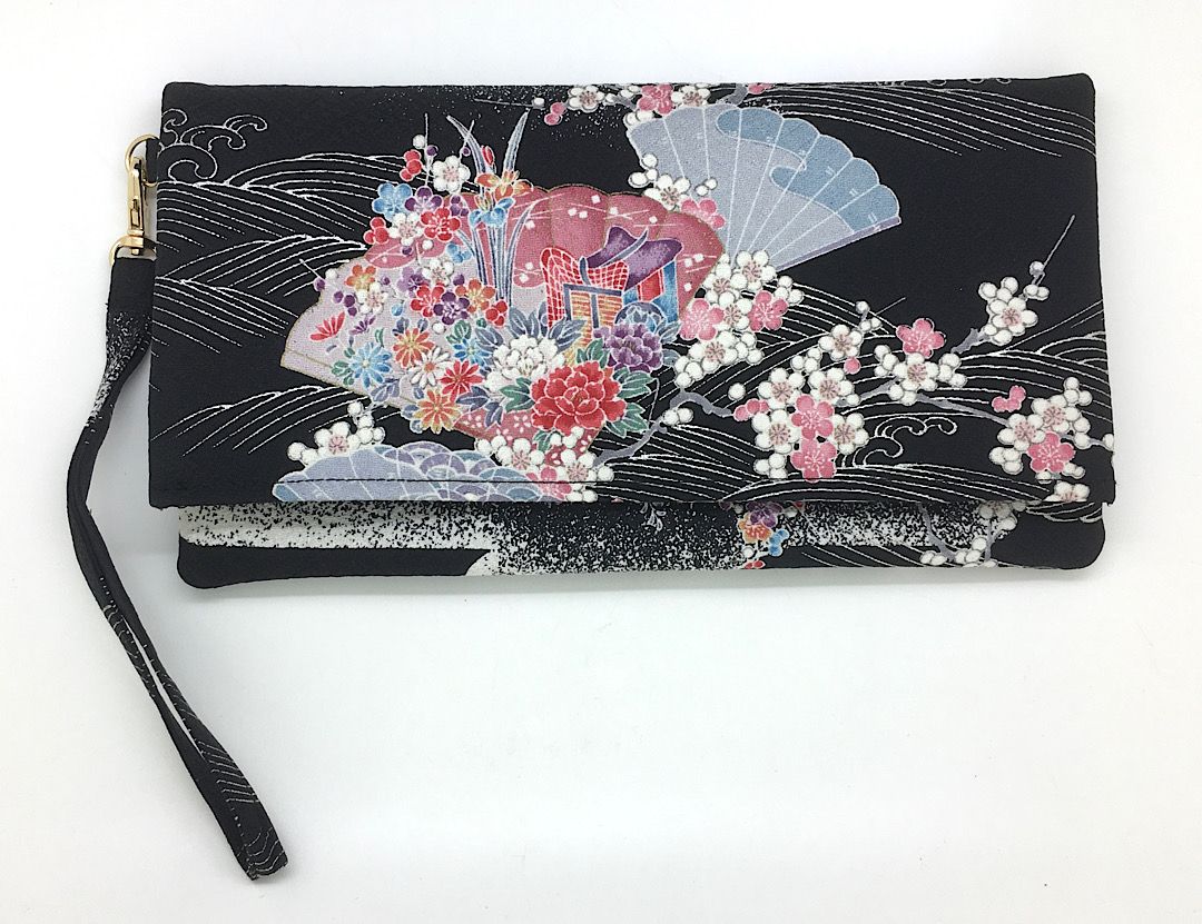 Kuukou Folding Wristlet Clutch 5851B