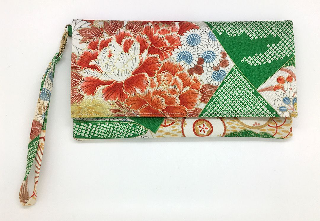 Kuukou Folding Wristlet Clutch 5266D