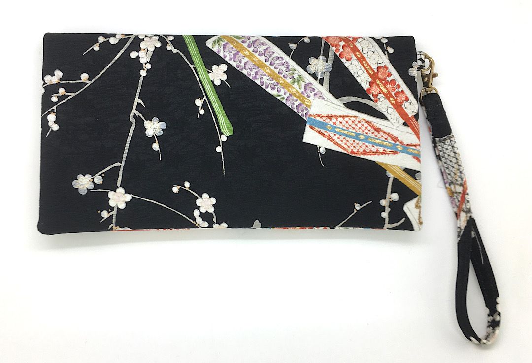 Kuukou Folding Wristlet Clutch 5281M