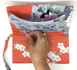 Kuukou Folding Wristlet Clutch 5519D