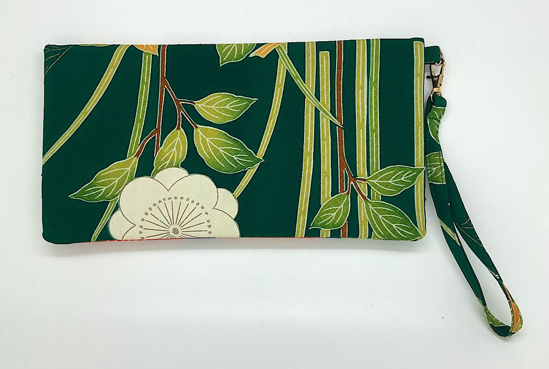Kuukou Folding Wristlet Clutch 5232D