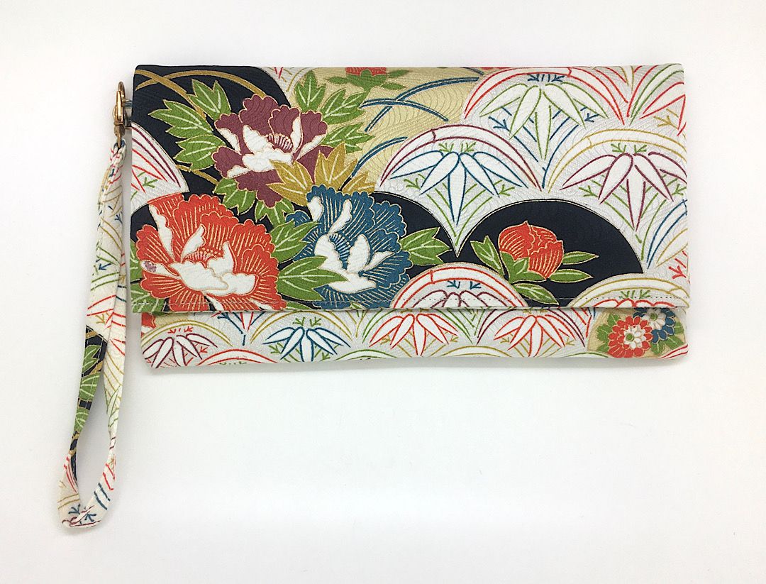 Kuukou Folding Wristlet Clutch 5288D