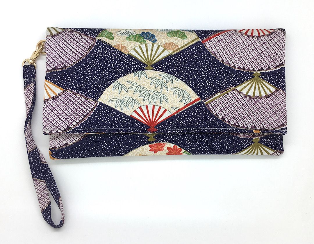 Kuukou Folding Wristlet Clutch 5570A