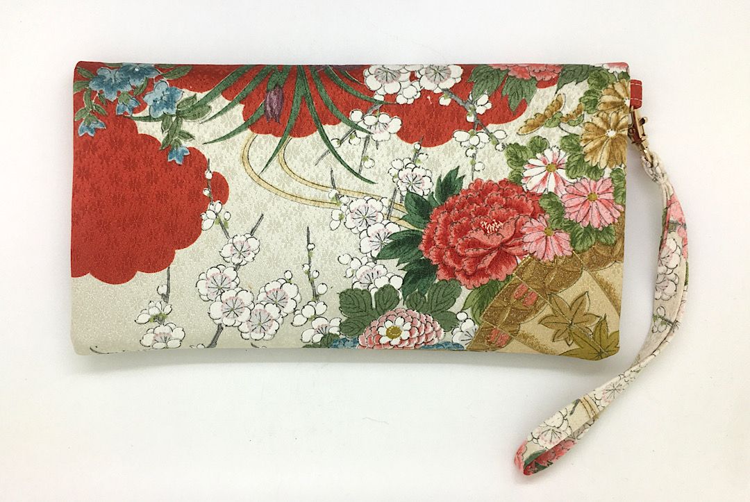 Kuukou Folding Wristlet Clutch 5794D