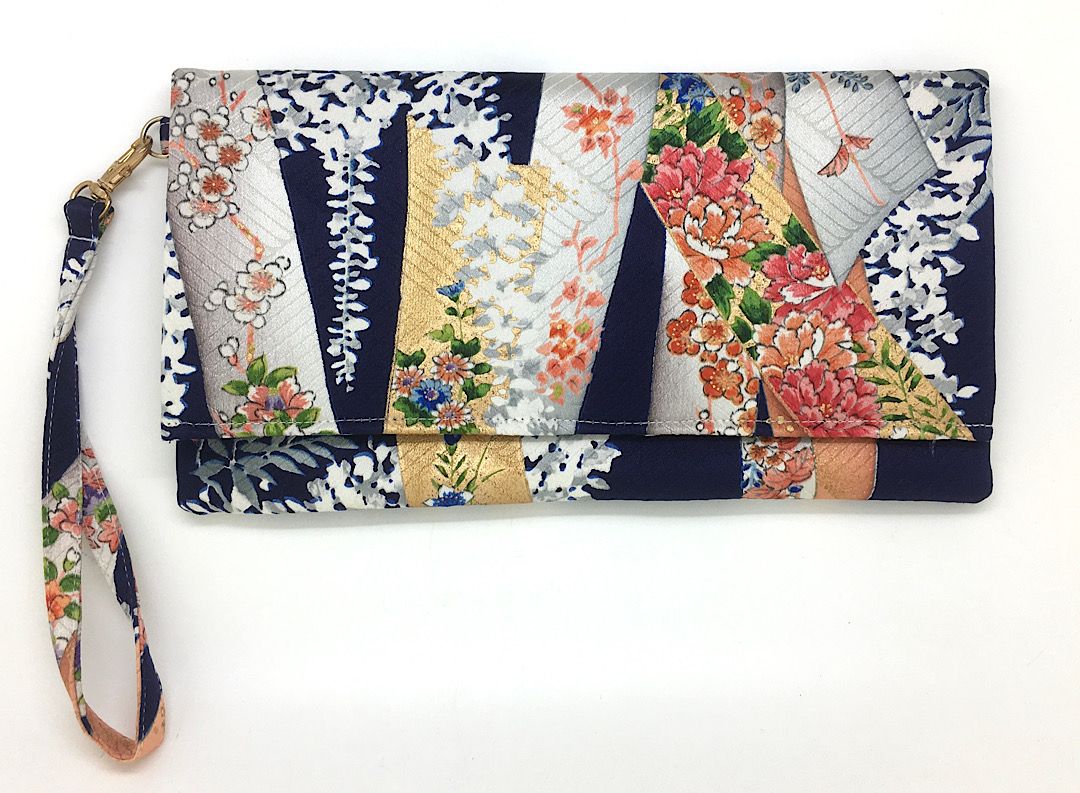 Kuukou Folding Wristlet Clutch 5240F