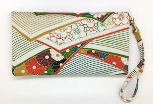Kuukou Folding Wristlet Clutch 5791F