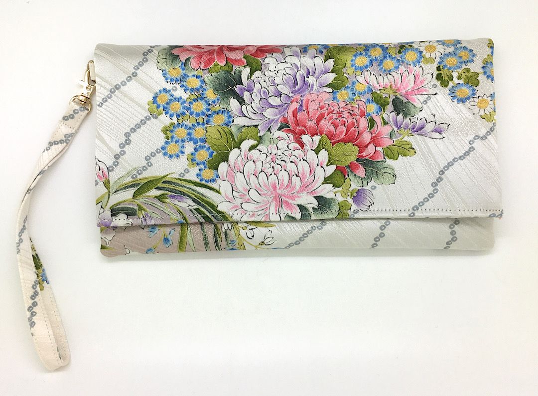 Kuukou Folding Wristlet Clutch 5770G