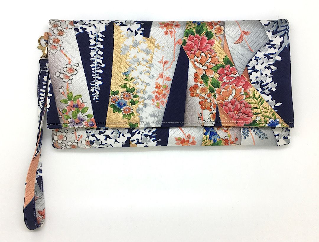 Kuukou Folding Wristlet Clutch 5240B