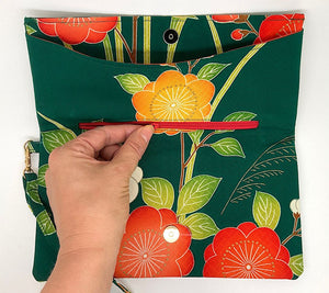 Kuukou Folding Wristlet Clutch 5232D