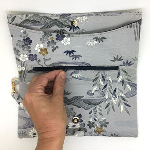 Kuukou Folding Wristlet Clutch 5871H