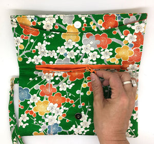 Kuukou Folding Wristlet Clutch 5504H