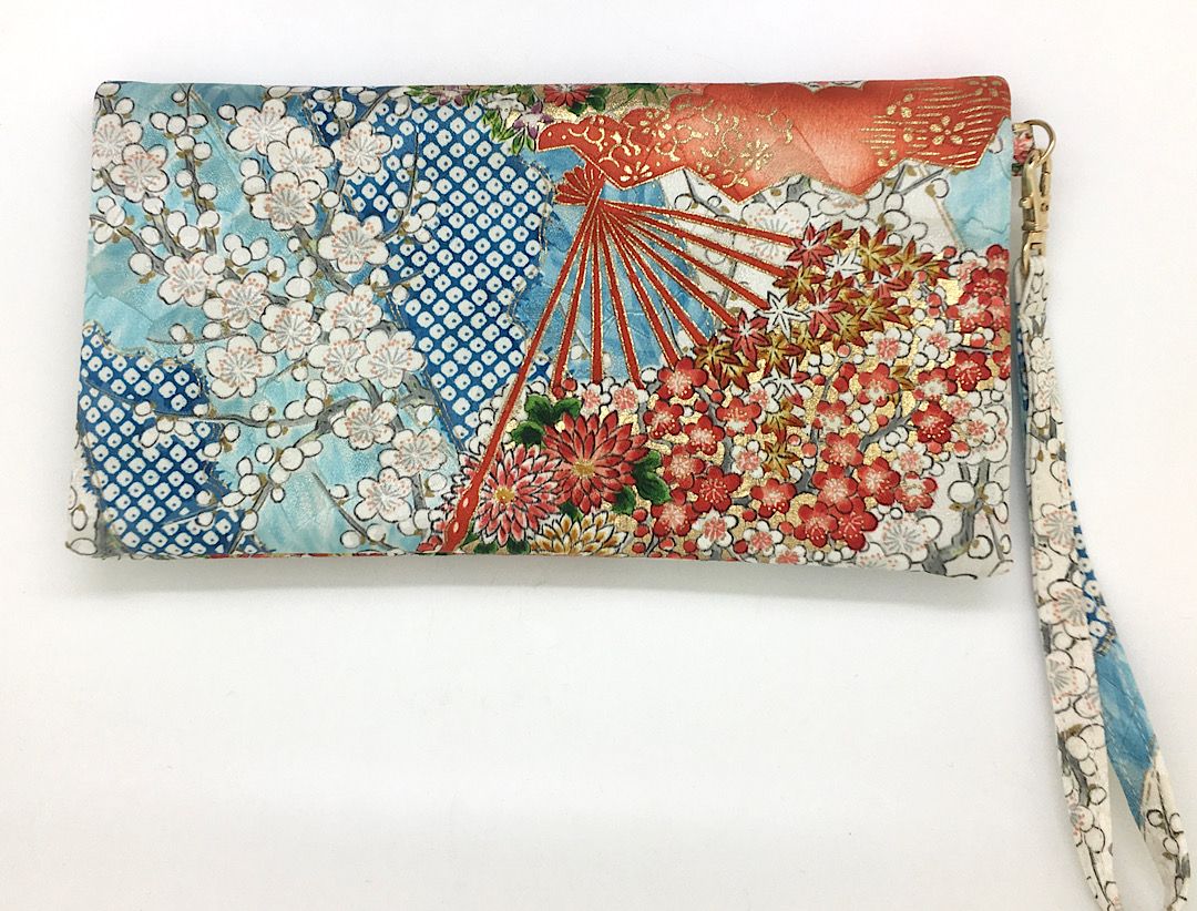 Kuukou Folding Wristlet Clutch 5784E