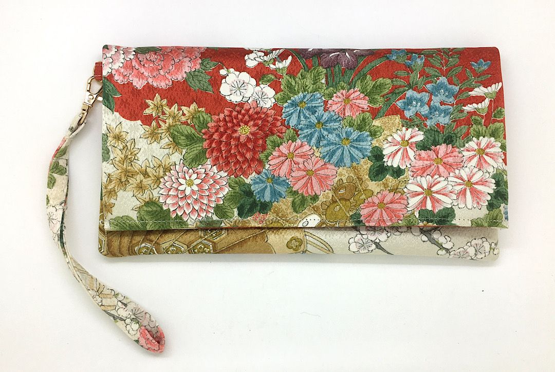 Kuukou Folding Wristlet Clutch 5794D