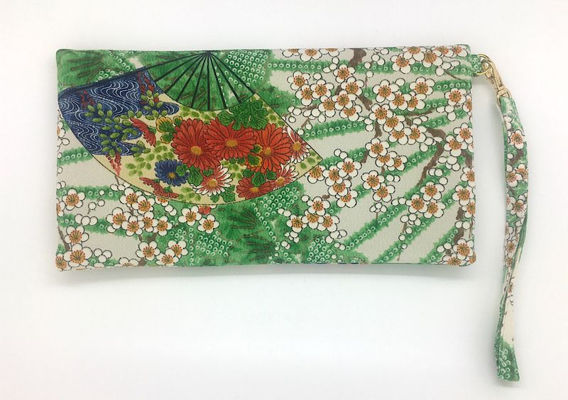 Kuukou Folding Wristlet Clutch 4956E