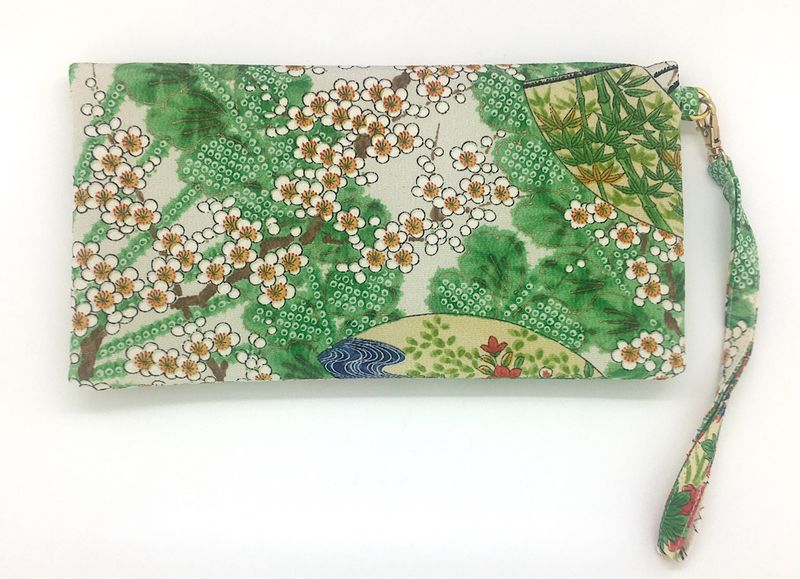 Kuukou Folding Wristlet Clutch 4956A