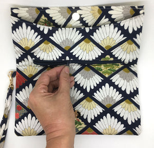 Kuukou Folding Wristlet Clutch 5797A