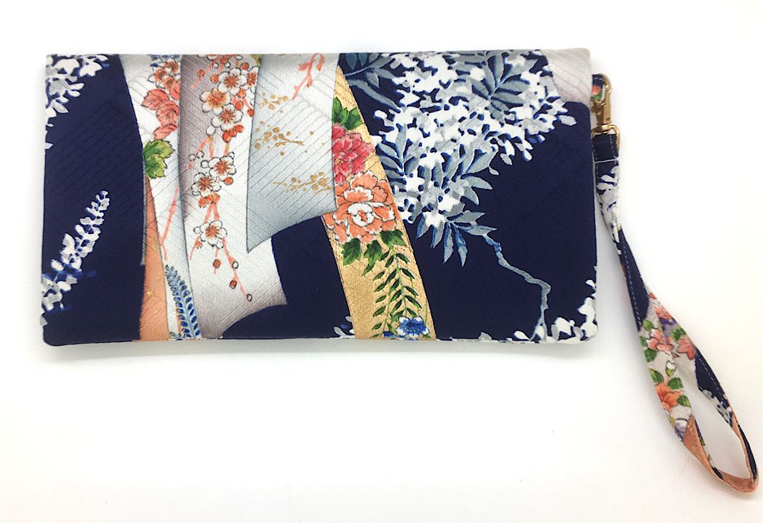 Kuukou Folding Wristlet Clutch 5240F