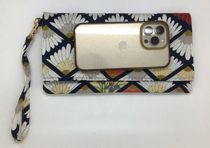 Kuukou Folding Wristlet Clutch 5797A