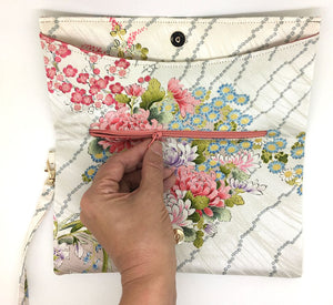 Kuukou Folding Wristlet Clutch 5770G