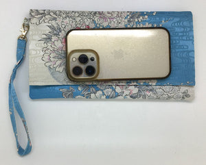 Kuukou Folding Wristlet Clutch 5793H
