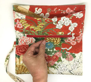 Kuukou Folding Wristlet Clutch 5794D