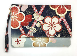 Ookii Kuukou Large Folding Wristlet Clutch 5588I