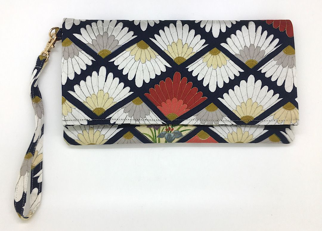 Kuukou Folding Wristlet Clutch 5797A
