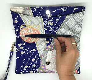 Kuukou Folding Wristlet Clutch 5309F