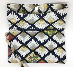 Kuukou Folding Wristlet Clutch 5797A